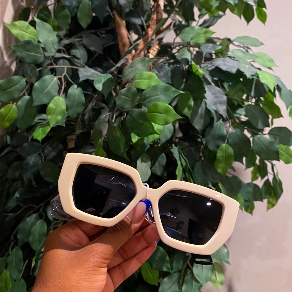 Look Don’t Touch Me | Top Tier Shades